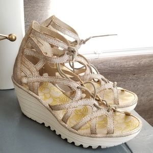 Last pair Fly London lace up